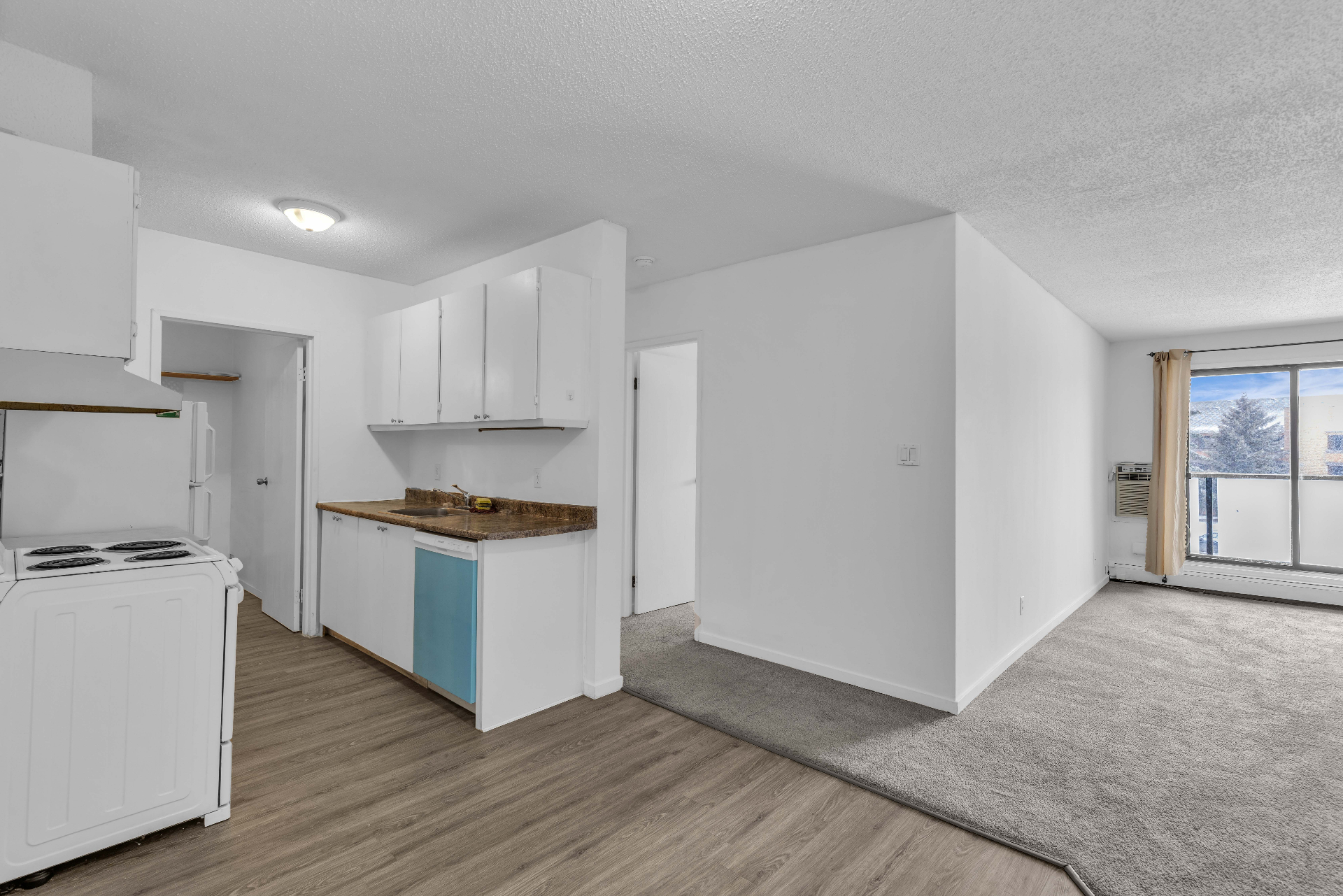 低价出售！Lakewood Civic Centre两房公寓出售·419 Tait Court # 301——林与唐地产 - 6